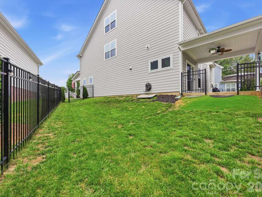 4701 Trostan Turn Turn, Kannapolis, NC 28081.  MLS# CAR4388277, YatesRealty ID 30718. Separate dog area fencing