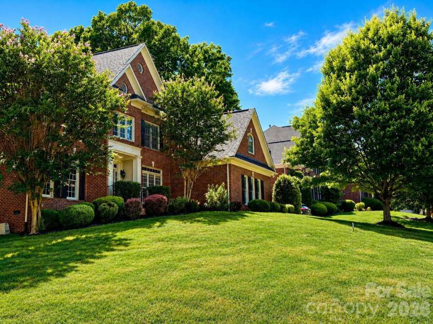 7010 Stanbury Drive, Matthews, NC 28104.  MLS# CAR4391261, YatesRealty ID 30719. 