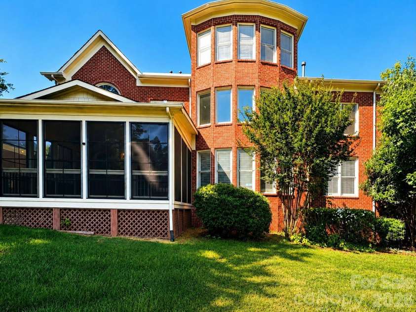 7010 Stanbury Drive, Matthews, NC 28104.  MLS# CAR4391261, YatesRealty ID 30719. 