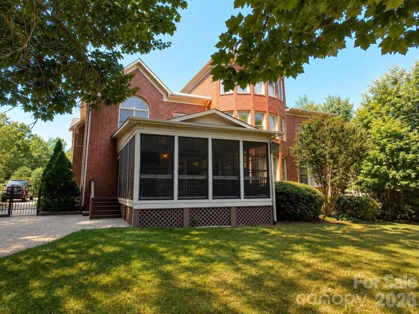7010 Stanbury Drive, Matthews, NC 28104.  MLS# CAR4391261, YatesRealty ID 30719. 