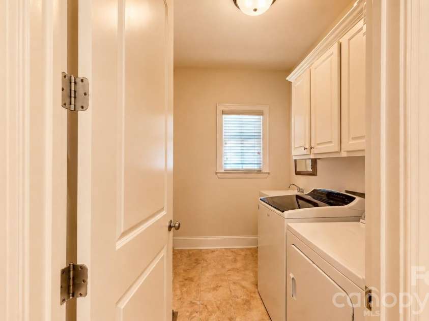 7010 Stanbury Drive, Matthews, NC 28104.  MLS# CAR4391261, YatesRealty ID 30719. 