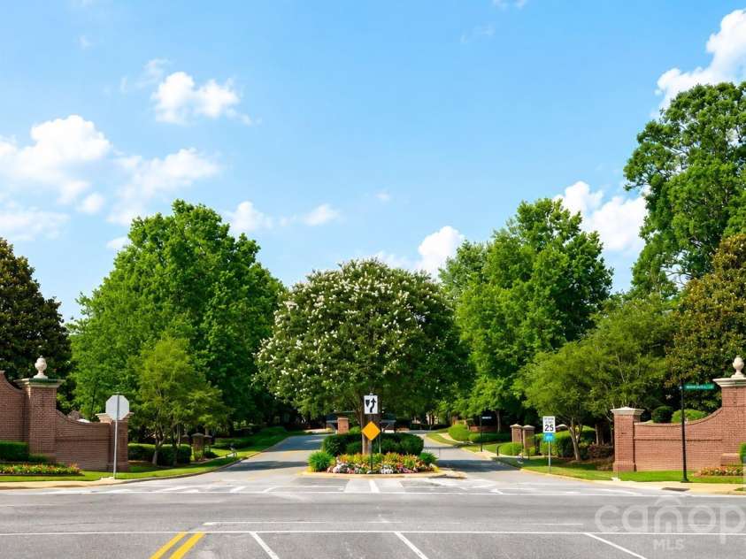 7010 Stanbury Drive, Matthews, NC 28104.  MLS# CAR4391261, YatesRealty ID 30719. 