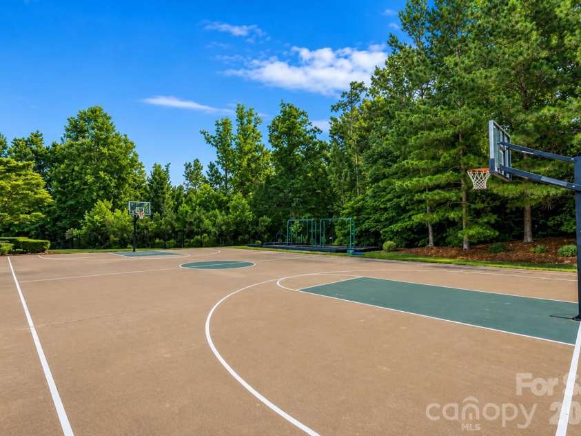7010 Stanbury Drive, Matthews, NC 28104.  MLS# CAR4391261, YatesRealty ID 30719. 