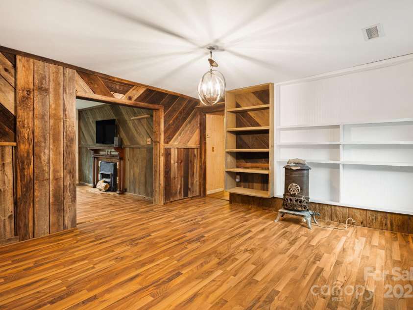 814 Little Creek Road, Burnsville, NC 28714.  MLS# CAR4328027, YatesRealty ID 3072. 