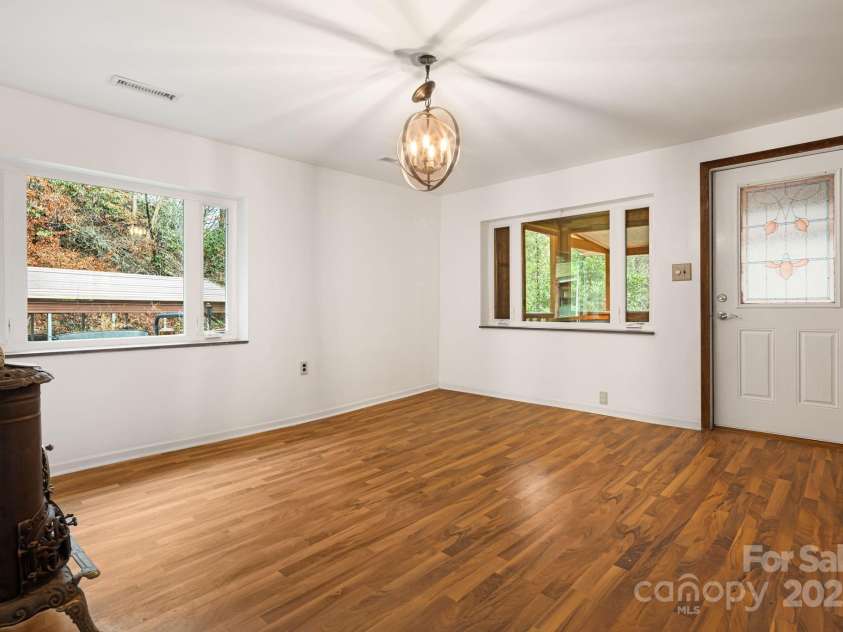 814 Little Creek Road, Burnsville, NC 28714.  MLS# CAR4328027, YatesRealty ID 3072. 