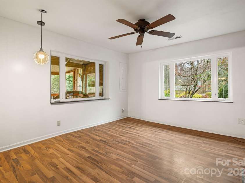 814 Little Creek Road, Burnsville, NC 28714.  MLS# CAR4328027, YatesRealty ID 3072. 