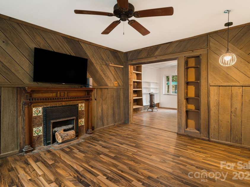 814 Little Creek Road, Burnsville, NC 28714.  MLS# CAR4328027, YatesRealty ID 3072. 