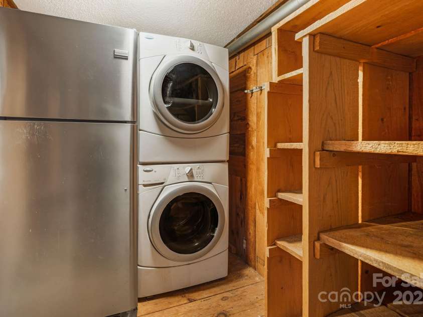 814 Little Creek Road, Burnsville, NC 28714.  MLS# CAR4328027, YatesRealty ID 3072. 