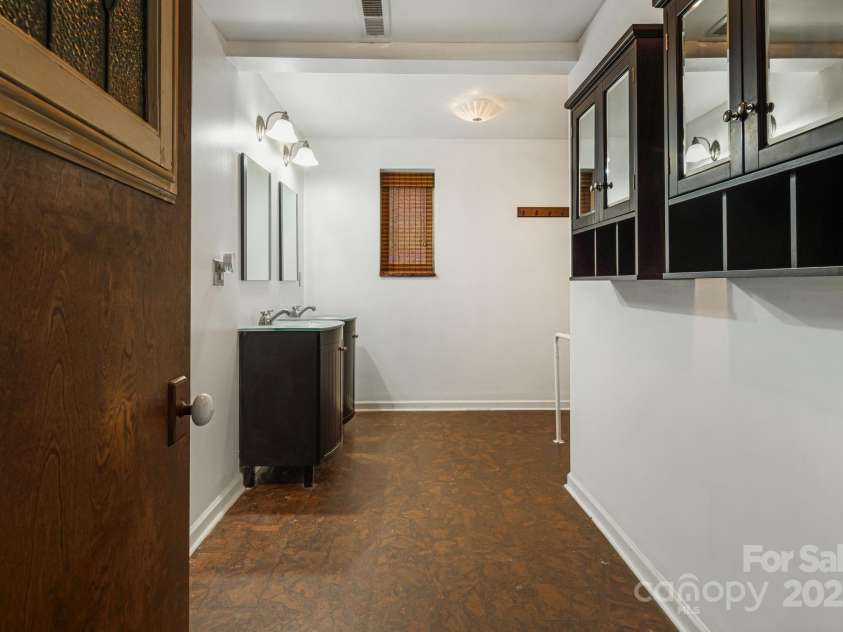 814 Little Creek Road, Burnsville, NC 28714.  MLS# CAR4328027, YatesRealty ID 3072. 