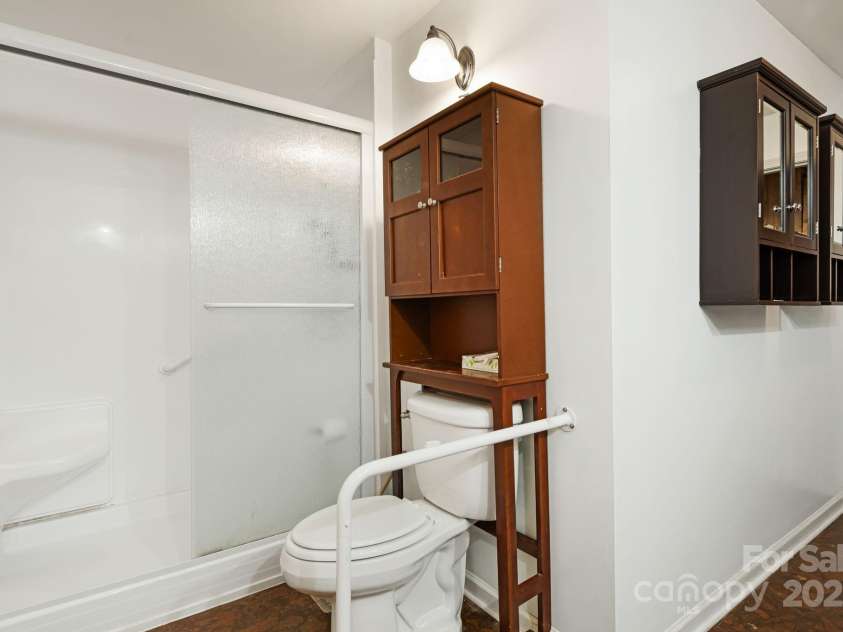 814 Little Creek Road, Burnsville, NC 28714.  MLS# CAR4328027, YatesRealty ID 3072. 