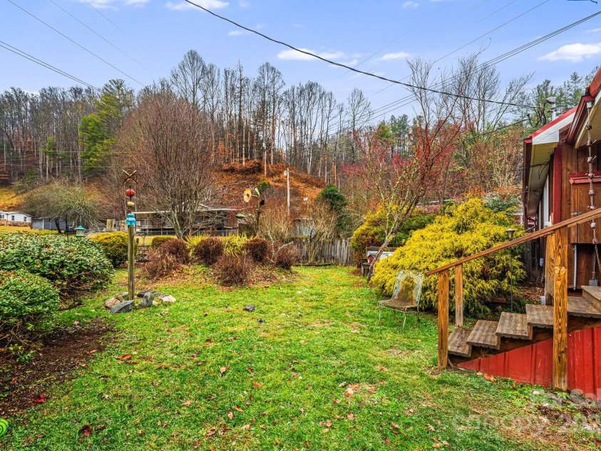 814 Little Creek Road, Burnsville, NC 28714.  MLS# CAR4328027, YatesRealty ID 3072. 