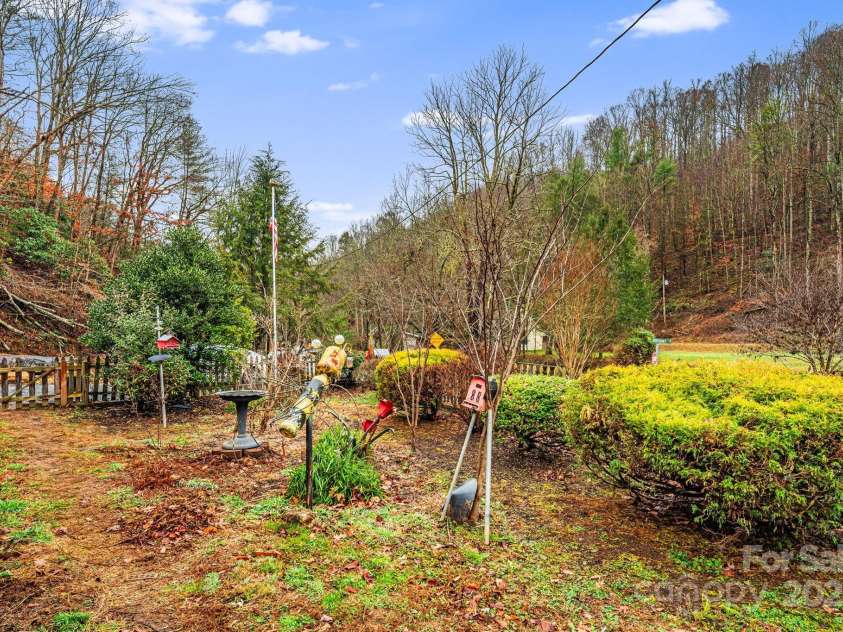 814 Little Creek Road, Burnsville, NC 28714.  MLS# CAR4328027, YatesRealty ID 3072. 