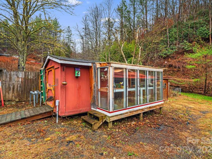 814 Little Creek Road, Burnsville, NC 28714.  MLS# CAR4328027, YatesRealty ID 3072. 