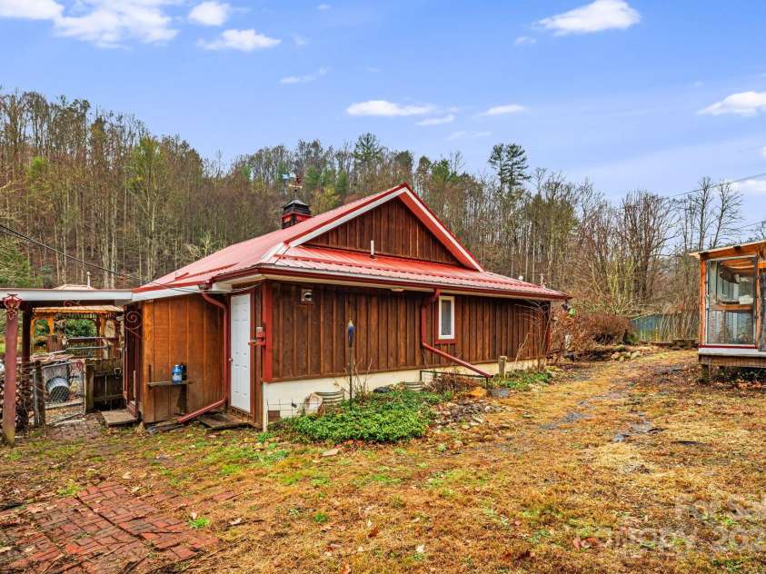 814 Little Creek Road, Burnsville, NC 28714.  MLS# CAR4328027, YatesRealty ID 3072. 