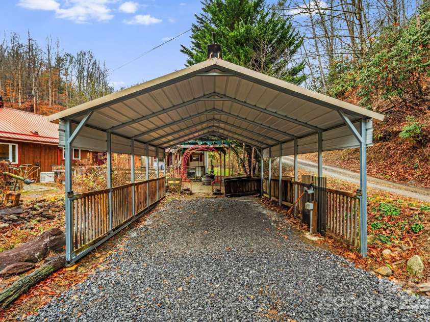 814 Little Creek Road, Burnsville, NC 28714.  MLS# CAR4328027, YatesRealty ID 3072. 