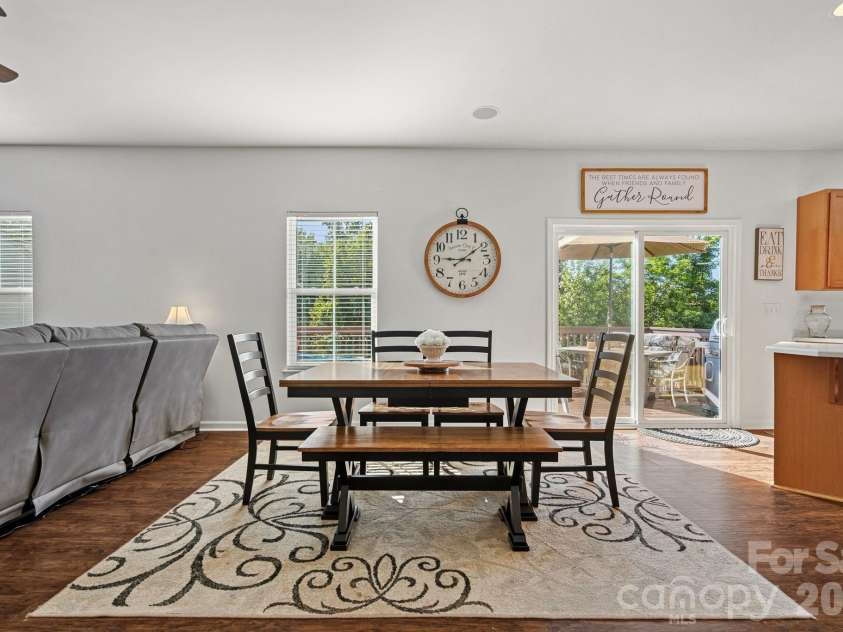 442 Almora Loop, Mooresville, NC 28115.  MLS# CAR4385982, YatesRealty ID 30720. Eat in kitchen area