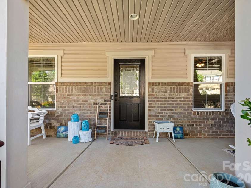 442 Almora Loop, Mooresville, NC 28115.  MLS# CAR4385982, YatesRealty ID 30720. Front entryway