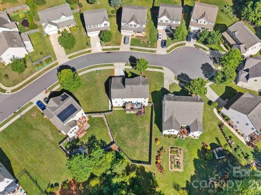 442 Almora Loop, Mooresville, NC 28115.  MLS# CAR4385982, YatesRealty ID 30720. Home on cul-de-sac