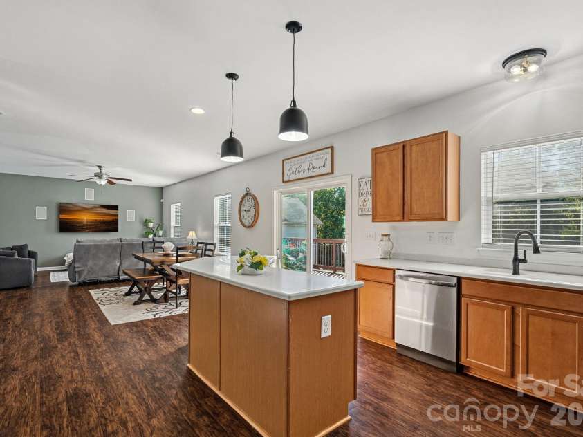 442 Almora Loop, Mooresville, NC 28115.  MLS# CAR4385982, YatesRealty ID 30720. Kitchen