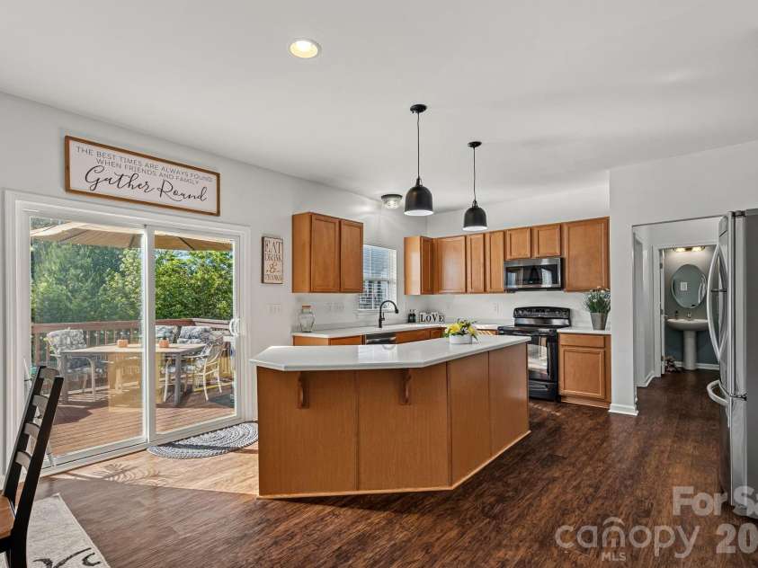 442 Almora Loop, Mooresville, NC 28115.  MLS# CAR4385982, YatesRealty ID 30720. Kitchen with island