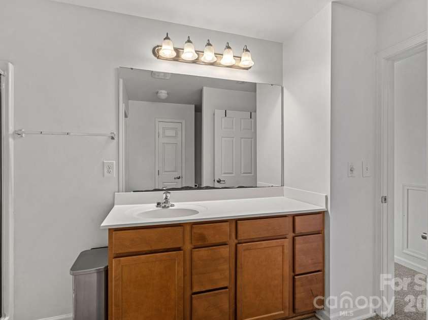 442 Almora Loop, Mooresville, NC 28115.  MLS# CAR4385982, YatesRealty ID 30720. Primary Bath