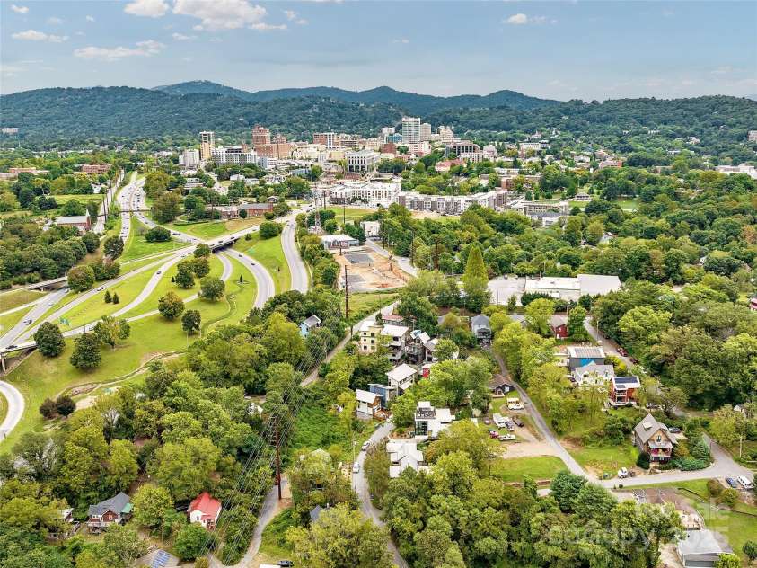 433 Haywood Street, Asheville, NC 28801.  MLS# CAR4231166, YatesRealty ID 30722. 