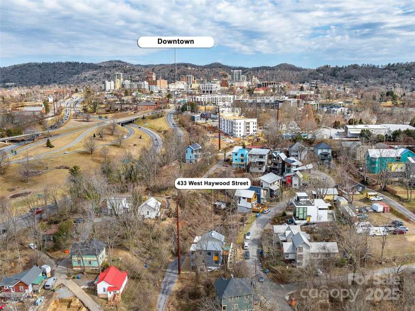 433 Haywood Street, Asheville, NC 28801.  MLS# CAR4231166, YatesRealty ID 30722. Minutes from Downtown, Wilma Dykeman Greenway and many local establishments including New Belgium, Grey Eagle and The Radical for a nice coffee, fine dining and rooftop bar.