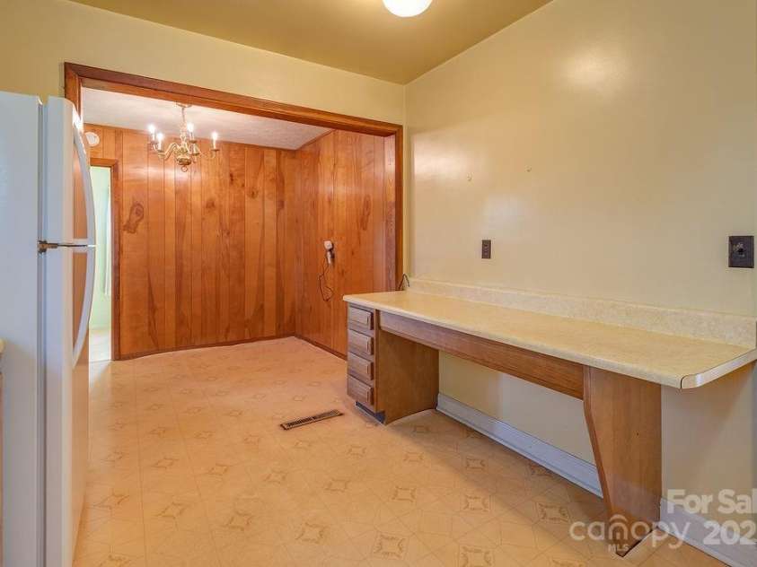 37 Taft Avenue, Asheville, NC 28803.  MLS# CAR4267282, YatesRealty ID 30723. 