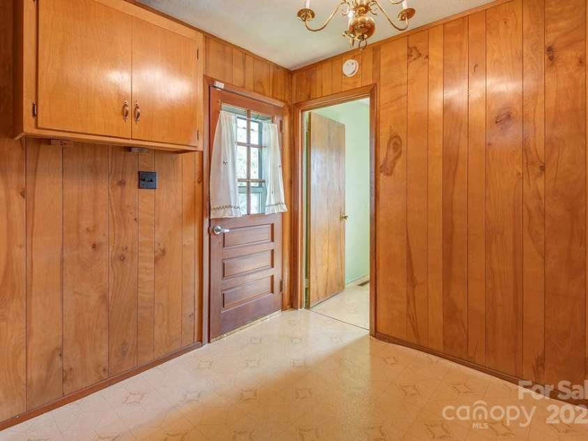 37 Taft Avenue, Asheville, NC 28803.  MLS# CAR4267282, YatesRealty ID 30723. 