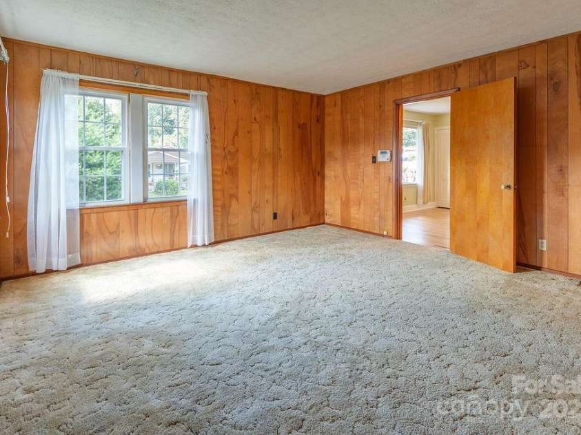 37 Taft Avenue, Asheville, NC 28803.  MLS# CAR4267282, YatesRealty ID 30723. 