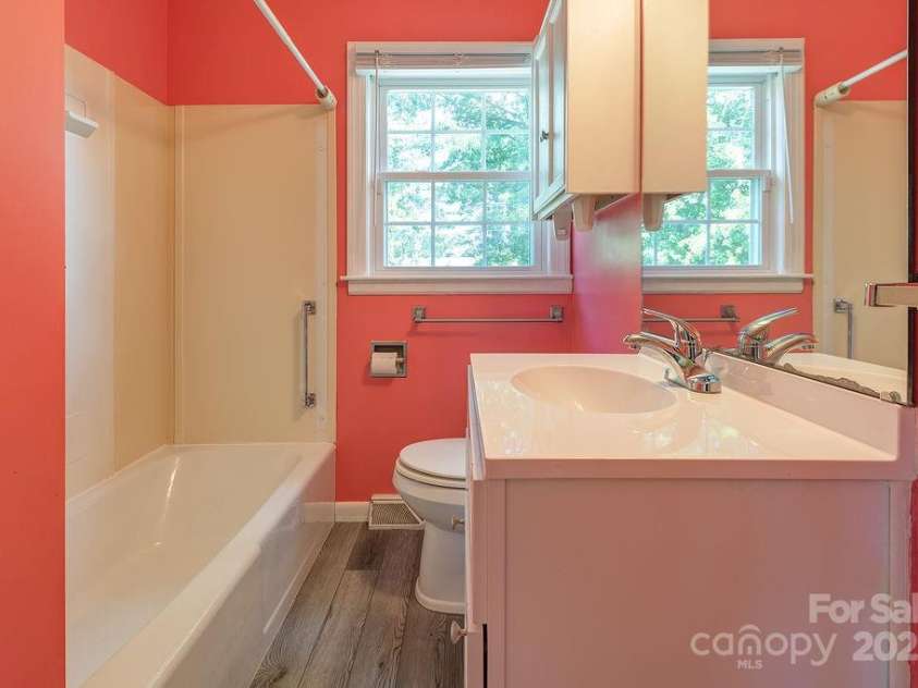 37 Taft Avenue, Asheville, NC 28803.  MLS# CAR4267282, YatesRealty ID 30723. 