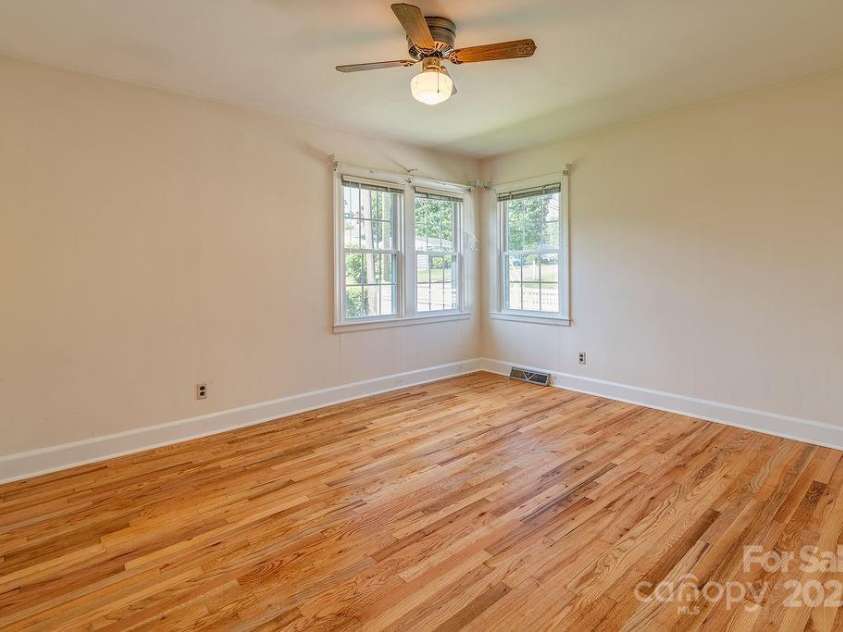 37 Taft Avenue, Asheville, NC 28803.  MLS# CAR4267282, YatesRealty ID 30723. 