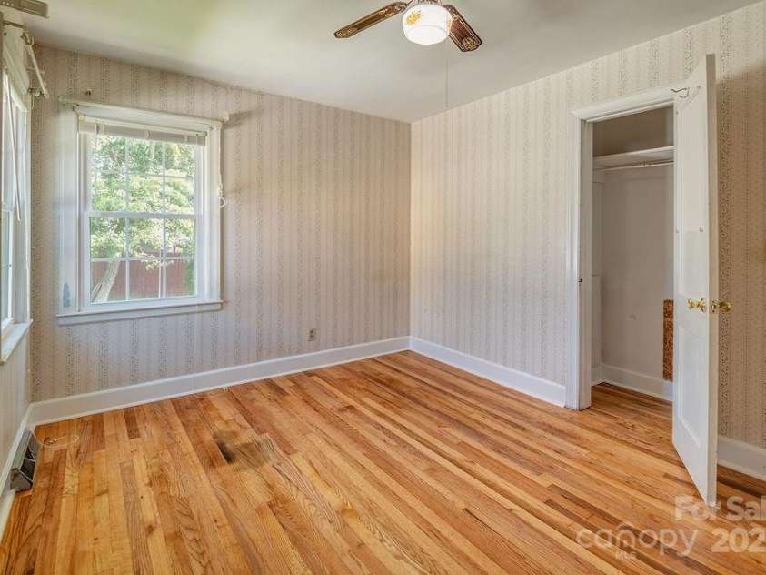 37 Taft Avenue, Asheville, NC 28803.  MLS# CAR4267282, YatesRealty ID 30723. 