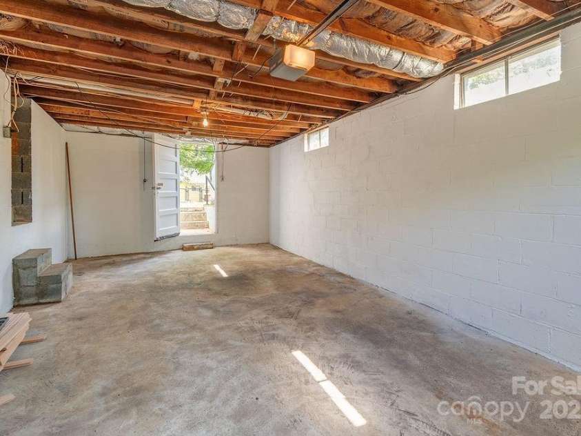 37 Taft Avenue, Asheville, NC 28803.  MLS# CAR4267282, YatesRealty ID 30723. 