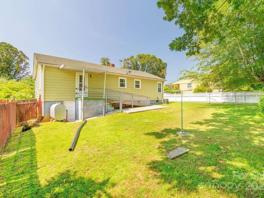 37 Taft Avenue, Asheville, NC 28803.  MLS# CAR4267282, YatesRealty ID 30723. 