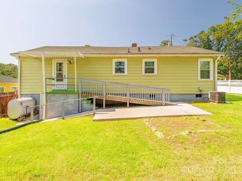 37 Taft Avenue, Asheville, NC 28803.  MLS# CAR4267282, YatesRealty ID 30723. 