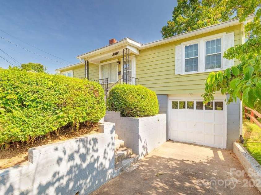 37 Taft Avenue, Asheville, NC 28803.  MLS# CAR4267282, YatesRealty ID 30723. 