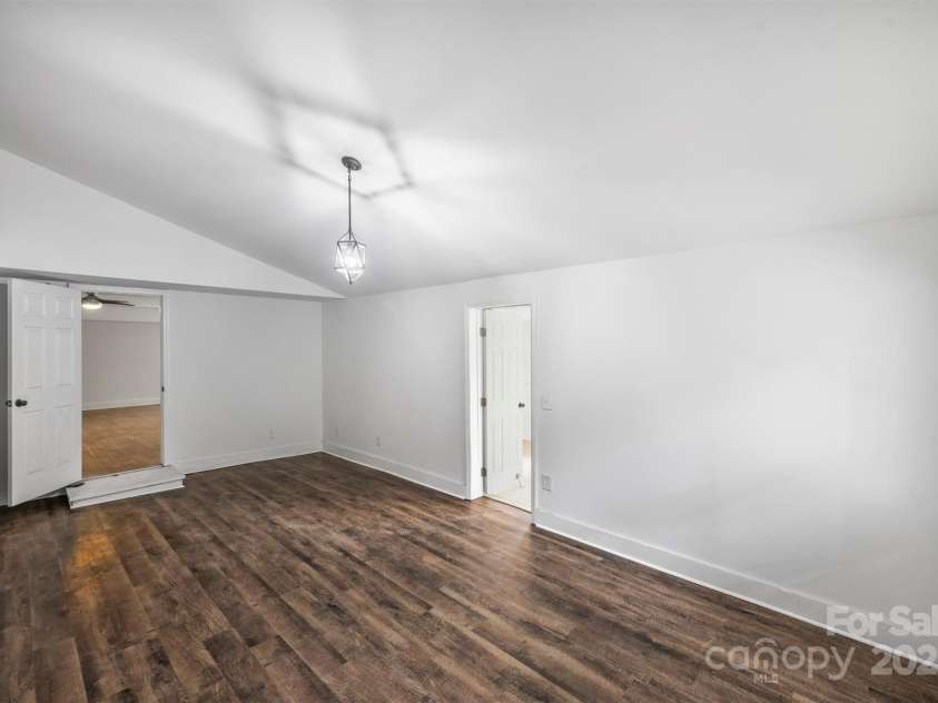 3408 Winterfield Place, Charlotte, NC 28205.  MLS# CAR4284474, YatesRealty ID 30724. Flex Space 1