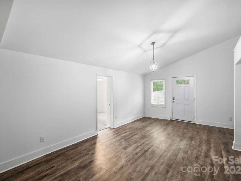 3408 Winterfield Place, Charlotte, NC 28205.  MLS# CAR4284474, YatesRealty ID 30724. Flex Space 1