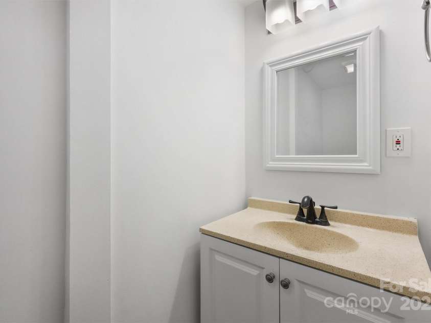 3408 Winterfield Place, Charlotte, NC 28205.  MLS# CAR4284474, YatesRealty ID 30724. Half Bath