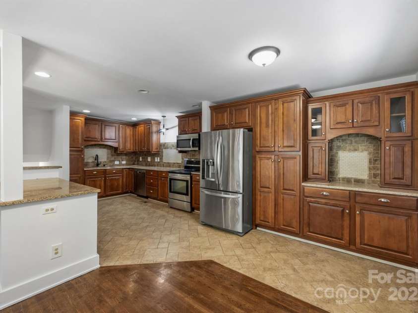 3408 Winterfield Place, Charlotte, NC 28205.  MLS# CAR4284474, YatesRealty ID 30724. Kitchen - Entertaining guests will be a breeze!