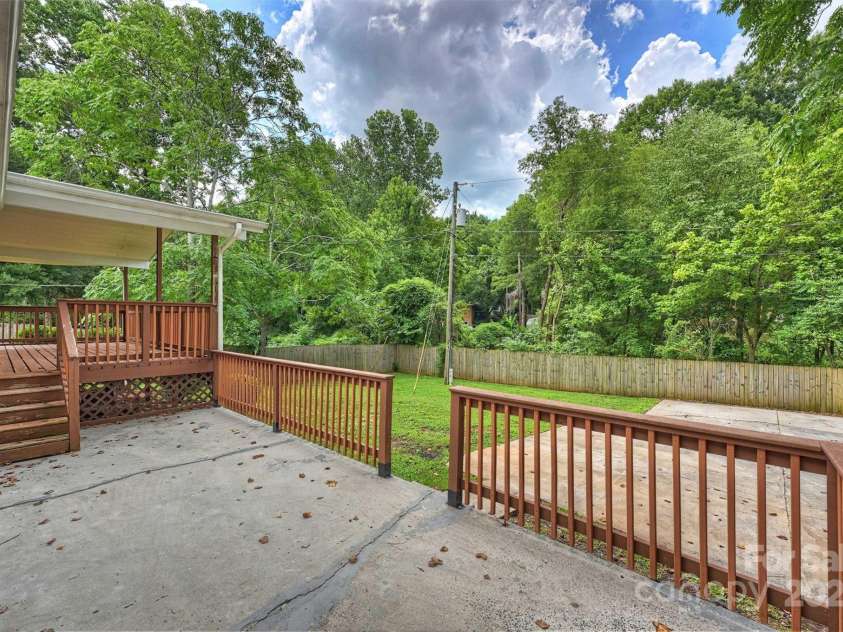 3408 Winterfield Place, Charlotte, NC 28205.  MLS# CAR4284474, YatesRealty ID 30724. Patio