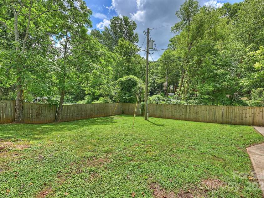 3408 Winterfield Place, Charlotte, NC 28205.  MLS# CAR4284474, YatesRealty ID 30724. Rear Yard