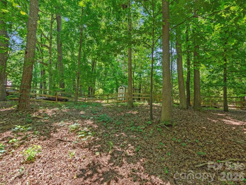 3814 Wonderland Drive, Matthews, NC 28104.  MLS# CAR4391845, YatesRealty ID 30724. .52 acres
