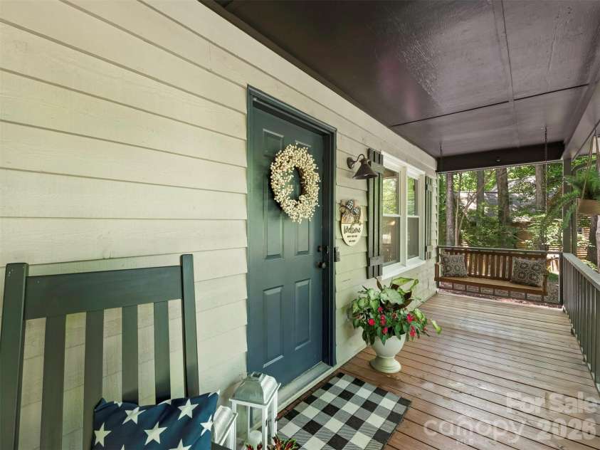 3814 Wonderland Drive, Matthews, NC 28104.  MLS# CAR4391845, YatesRealty ID 30724. Front entrance