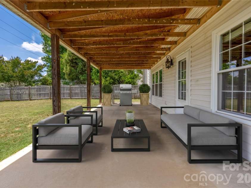 9535 Forest Path Drive, Charlotte, NC 28269.  MLS# CAR4388115, YatesRealty ID 30726. 