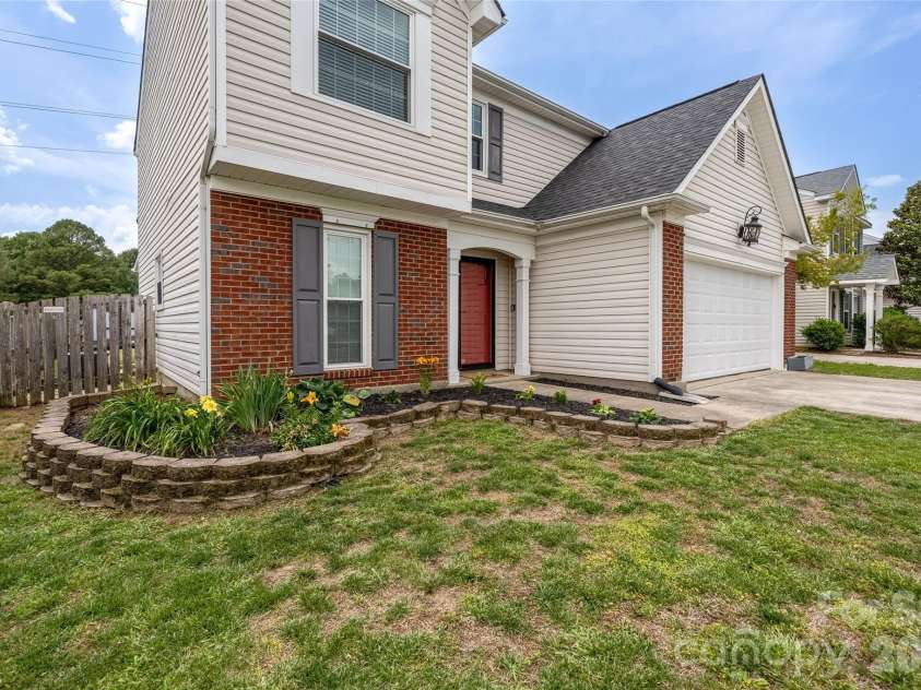 9535 Forest Path Drive, Charlotte, NC 28269.  MLS# CAR4388115, YatesRealty ID 30726. Close up of front