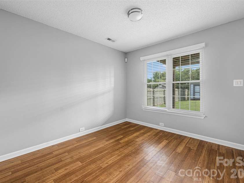 9535 Forest Path Drive, Charlotte, NC 28269.  MLS# CAR4388115, YatesRealty ID 30726. Dining area