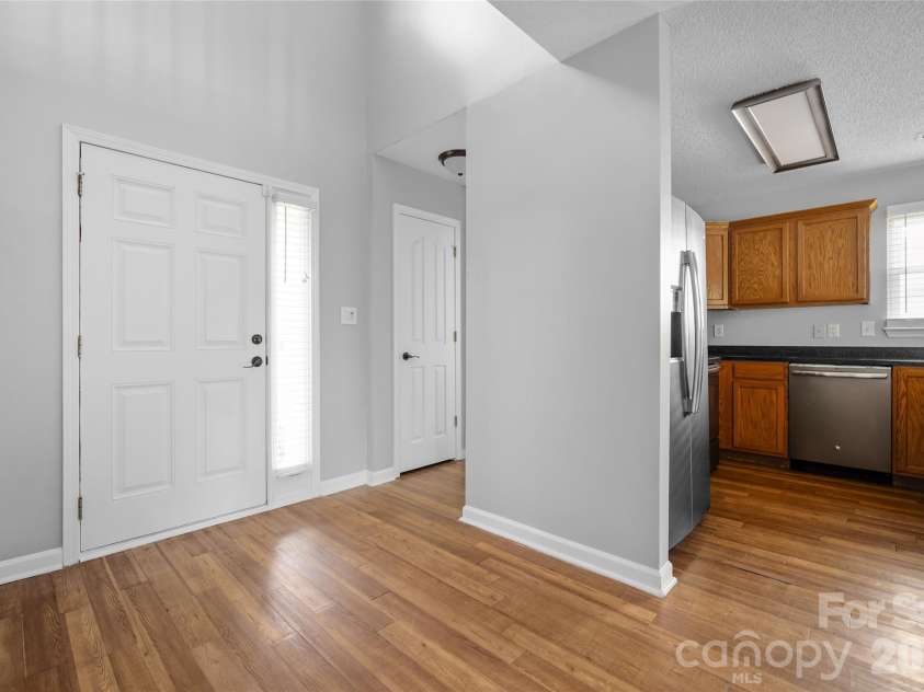 9535 Forest Path Drive, Charlotte, NC 28269.  MLS# CAR4388115, YatesRealty ID 30726. Entry way from front door