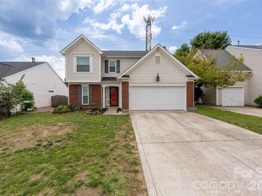 9535 Forest Path Drive, Charlotte, NC 28269.  MLS# CAR4388115, YatesRealty ID 30726. Front of Home